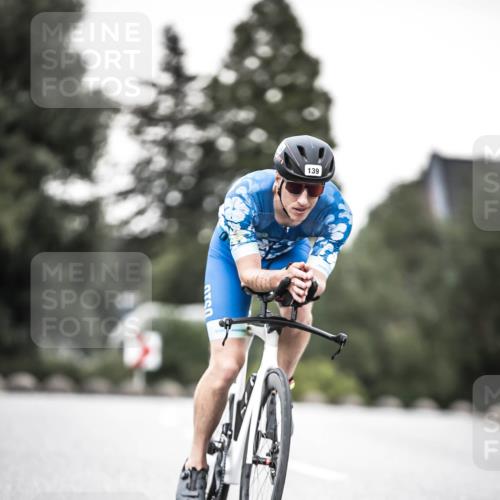21.06.2026 - 29. Vierlanden-Triathlon H.Heesch http://msf.ph/oto/9901322 21.06.2026 10:11:29 Radfahren 139, 198, 296, 338 meine-sportfotos.de