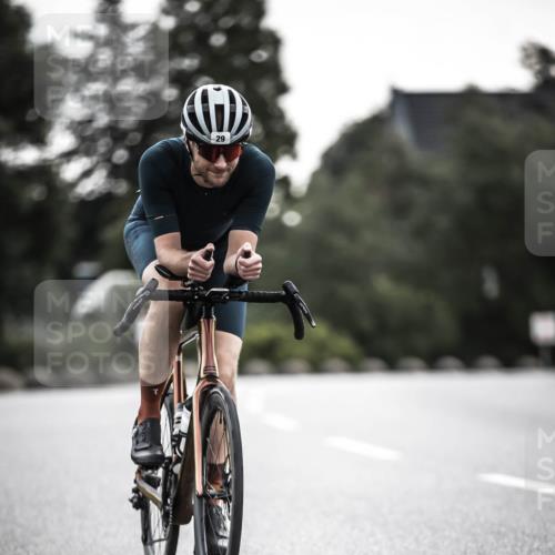 21.06.2026 - 29. Vierlanden-Triathlon H.Heesch http://msf.ph/oto/9901406 21.06.2026 09:31:57 Radfahren 29, 50, 126 meine-sportfotos.de