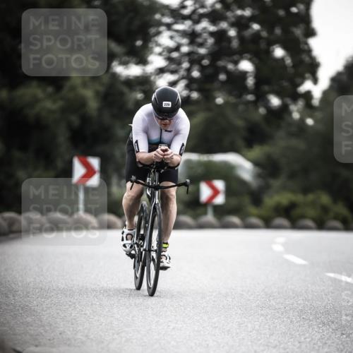 21.06.2026 - 29. Vierlanden-Triathlon H.Heesch http://msf.ph/oto/9901439 21.06.2026 09:32:12 Radfahren 48, 131, 220 meine-sportfotos.de
