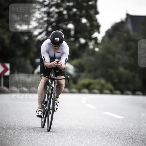 21.06.2026 - 29. Vierlanden-Triathlon H.Heesch http://msf.ph/oto/9901445 21.06.2026 09:32:12 Radfahren 48, 131, 220 meine-sportfotos.de