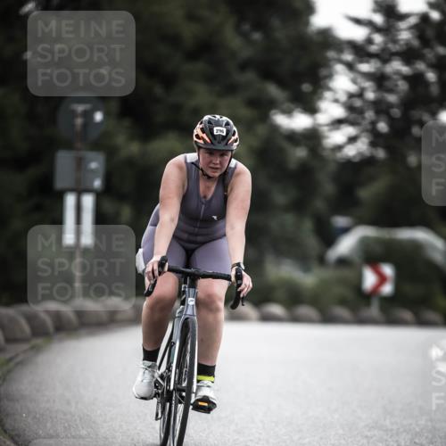21.06.2026 - 29. Vierlanden-Triathlon H.Heesch http://msf.ph/oto/9901535 21.06.2026 09:34:09 Radfahren 33, 39, 44, 70, 296 meine-sportfotos.de
