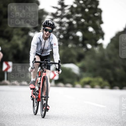 21.06.2026 - 29. Vierlanden-Triathlon H.Heesch http://msf.ph/oto/9901599 21.06.2026 10:12:02 Radfahren 115, 160, 205, 248 meine-sportfotos.de