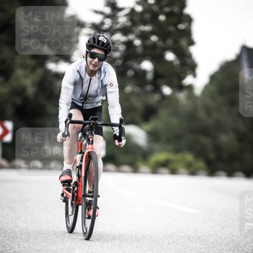 21.06.2026 - 29. Vierlanden-Triathlon H.Heesch http://msf.ph/oto/9901605 21.06.2026 10:12:02 Radfahren 115, 160, 205, 248 meine-sportfotos.de