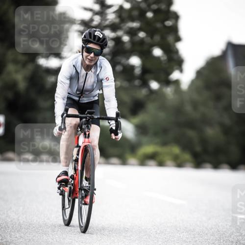 21.06.2026 - 29. Vierlanden-Triathlon H.Heesch http://msf.ph/oto/9901608 21.06.2026 10:12:02 Radfahren 115, 160, 205, 248 meine-sportfotos.de