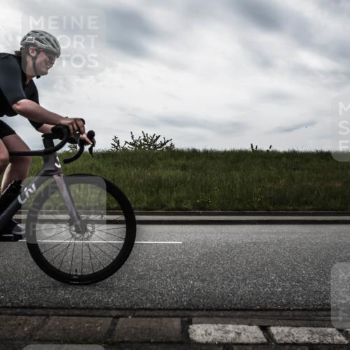 21.06.2026 - 29. Vierlanden-Triathlon H.Heesch http://msf.ph/oto/9901624 21.06.2026 09:26:55 Radfahren 90, 108, 197, 230, 1355 meine-sportfotos.de