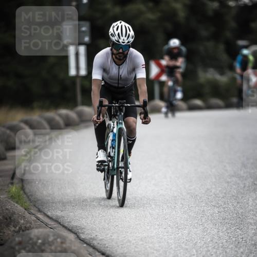 21.06.2026 - 29. Vierlanden-Triathlon H.Heesch http://msf.ph/oto/9901670 21.06.2026 09:36:12 Radfahren 6, 130, 135, 180 meine-sportfotos.de