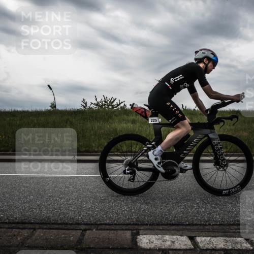 21.06.2026 - 29. Vierlanden-Triathlon H.Heesch http://msf.ph/oto/9901742 21.06.2026 09:30:36 Radfahren 35, 147, 159, 225, 248, 295 meine-sportfotos.de