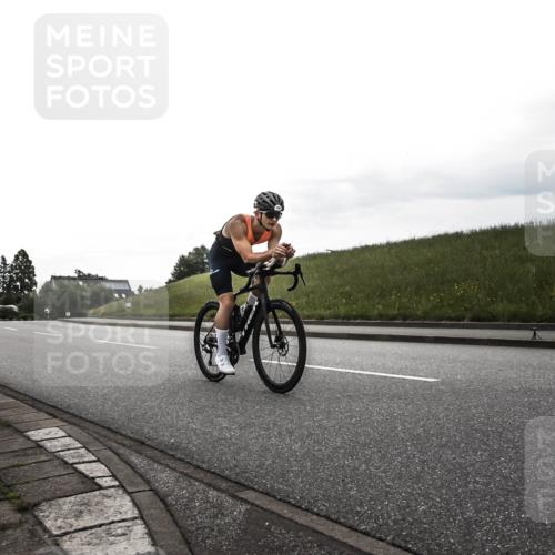21.06.2026 - 29. Vierlanden-Triathlon H.Heesch http://msf.ph/oto/9901848 21.06.2026 09:26:28 Radfahren 78, 106 meine-sportfotos.de