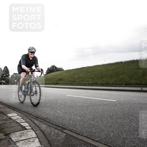 21.06.2026 - 29. Vierlanden-Triathlon H.Heesch http://msf.ph/oto/9901864 21.06.2026 09:26:55 Radfahren 90, 230 meine-sportfotos.de