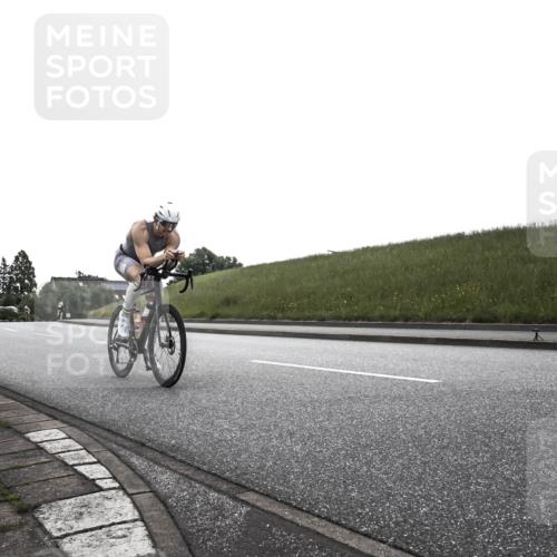 21.06.2026 - 29. Vierlanden-Triathlon H.Heesch http://msf.ph/oto/9901995 21.06.2026 09:30:35 Radfahren 35, 159, 225, 248, 295 meine-sportfotos.de