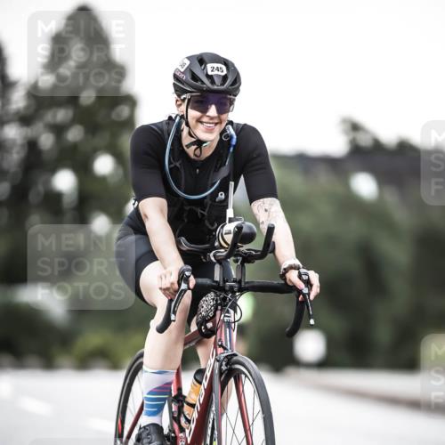 21.06.2026 - 29. Vierlanden-Triathlon H.Heesch http://msf.ph/oto/9902000 21.06.2026 10:12:42 Radfahren 245 meine-sportfotos.de