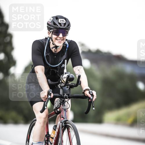 21.06.2026 - 29. Vierlanden-Triathlon H.Heesch http://msf.ph/oto/9902006 21.06.2026 10:12:42 Radfahren 245 meine-sportfotos.de