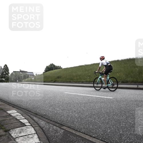 21.06.2026 - 29. Vierlanden-Triathlon H.Heesch http://msf.ph/oto/9902098 21.06.2026 09:34:24 Radfahren 121 meine-sportfotos.de