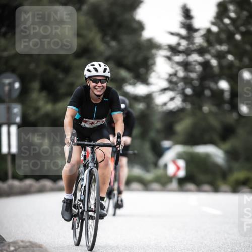 21.06.2026 - 29. Vierlanden-Triathlon H.Heesch http://msf.ph/oto/9902108 21.06.2026 10:13:06 Radfahren 36, 48, 70, 180, 232, 275, 429 meine-sportfotos.de
