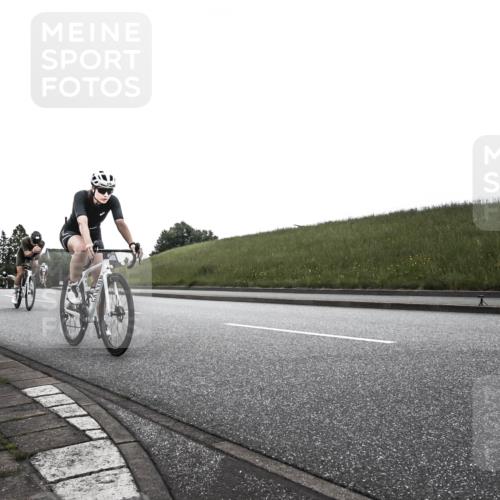 21.06.2026 - 29. Vierlanden-Triathlon H.Heesch http://msf.ph/oto/9902138 21.06.2026 09:35:54 Radfahren 105, 161, 198, 270, 279 meine-sportfotos.de