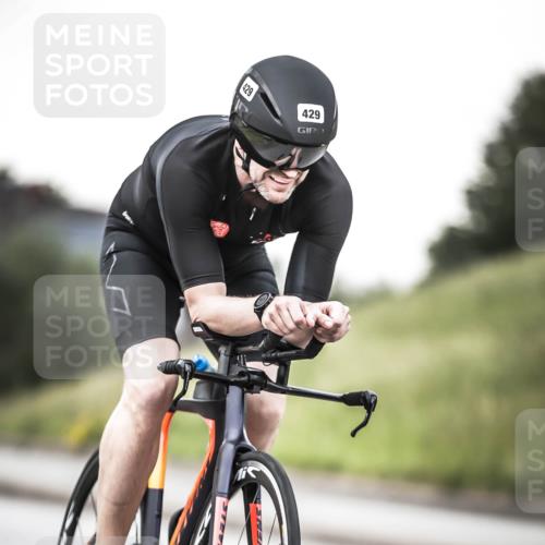 21.06.2026 - 29. Vierlanden-Triathlon H.Heesch http://msf.ph/oto/9902156 21.06.2026 10:13:08 Radfahren 36, 48, 70, 232, 275, 429 meine-sportfotos.de