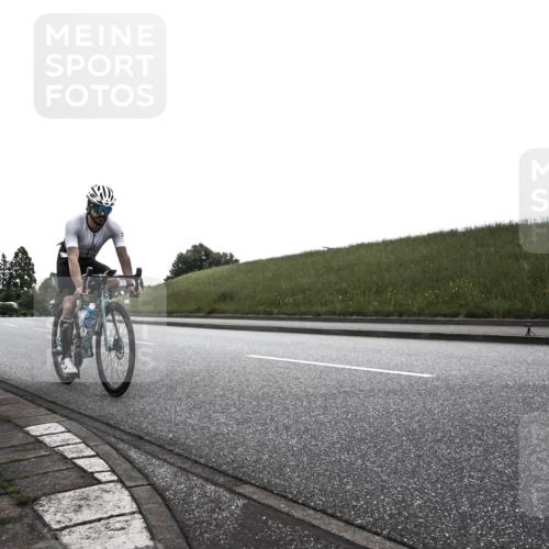 21.06.2026 - 29. Vierlanden-Triathlon H.Heesch http://msf.ph/oto/9902169 21.06.2026 09:36:14 Radfahren 6, 135, 180 meine-sportfotos.de