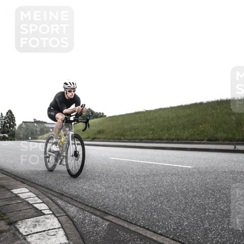 21.06.2026 - 29. Vierlanden-Triathlon H.Heesch http://msf.ph/oto/9902191 21.06.2026 09:36:40 Radfahren 58, 60, 151 meine-sportfotos.de