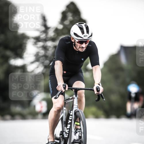 21.06.2026 - 29. Vierlanden-Triathlon H.Heesch http://msf.ph/oto/9902321 21.06.2026 10:13:21 Radfahren 9, 26, 90, 126, 276, 395, 431 meine-sportfotos.de