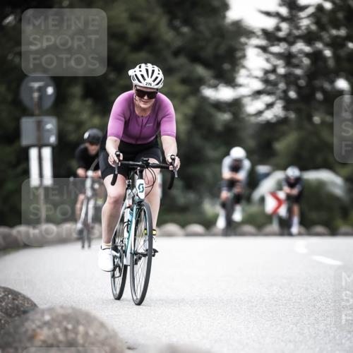 21.06.2026 - 29. Vierlanden-Triathlon H.Heesch http://msf.ph/oto/9902323 21.06.2026 10:13:25 Radfahren 9, 26, 75, 90, 236, 276 meine-sportfotos.de