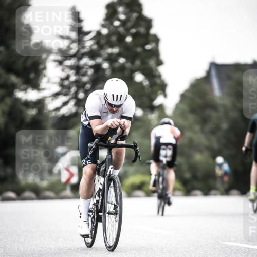 21.06.2026 - 29. Vierlanden-Triathlon H.Heesch http://msf.ph/oto/9902385 21.06.2026 09:53:33 Radfahren 51, 74, 79, 183, 219, 268, 302 meine-sportfotos.de