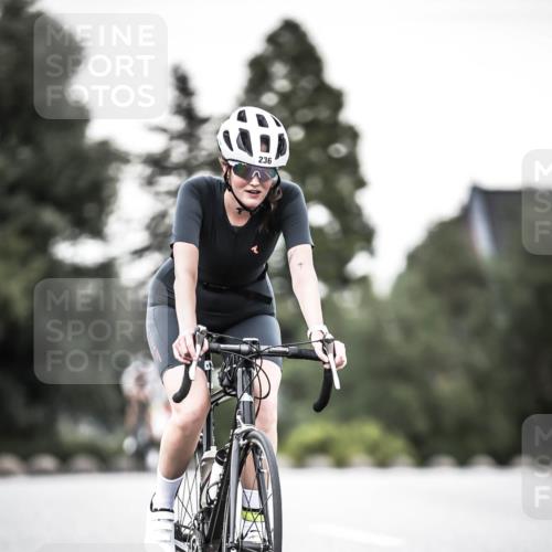 21.06.2026 - 29. Vierlanden-Triathlon H.Heesch http://msf.ph/oto/9902473 21.06.2026 10:13:33 Radfahren 44, 75, 236 meine-sportfotos.de