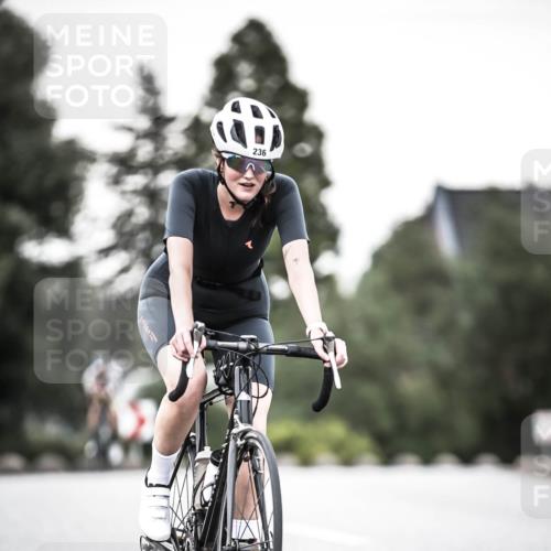 21.06.2026 - 29. Vierlanden-Triathlon H.Heesch http://msf.ph/oto/9902476 21.06.2026 10:13:33 Radfahren 44, 75, 236 meine-sportfotos.de