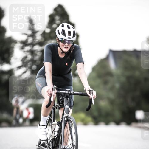 21.06.2026 - 29. Vierlanden-Triathlon H.Heesch http://msf.ph/oto/9902479 21.06.2026 10:13:33 Radfahren 44, 75, 236 meine-sportfotos.de