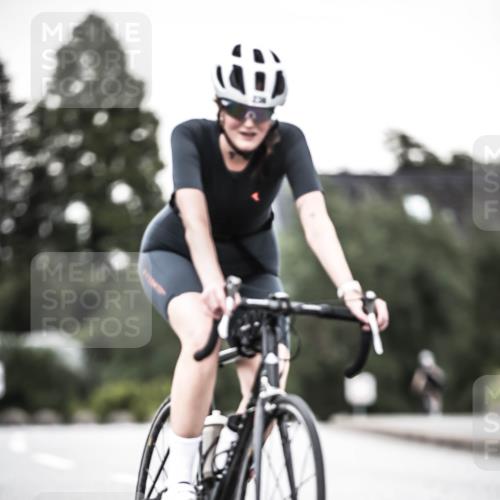 21.06.2026 - 29. Vierlanden-Triathlon H.Heesch http://msf.ph/oto/9902492 21.06.2026 10:13:33 Radfahren 44, 75, 236 meine-sportfotos.de