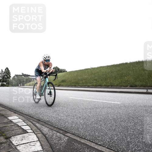 21.06.2026 - 29. Vierlanden-Triathlon H.Heesch http://msf.ph/oto/9902497 21.06.2026 09:46:54 Radfahren 140, 240, 241 meine-sportfotos.de