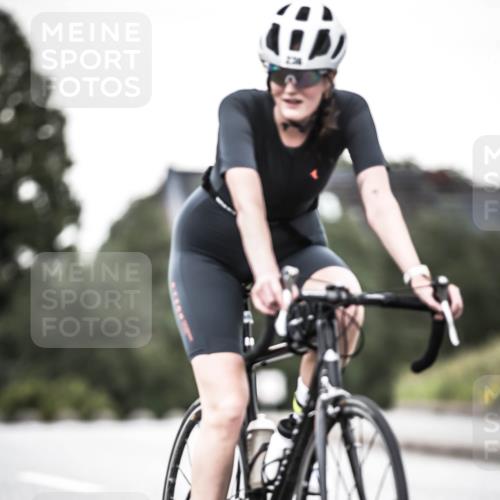 21.06.2026 - 29. Vierlanden-Triathlon H.Heesch http://msf.ph/oto/9902501 21.06.2026 10:13:33 Radfahren 44, 75, 236 meine-sportfotos.de