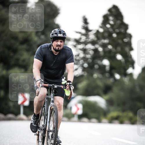21.06.2026 - 29. Vierlanden-Triathlon H.Heesch http://msf.ph/oto/9902628 21.06.2026 10:13:57 Radfahren 190, 330 meine-sportfotos.de