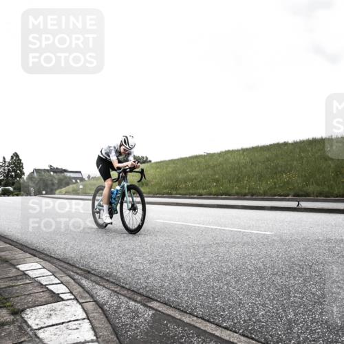21.06.2026 - 29. Vierlanden-Triathlon H.Heesch http://msf.ph/oto/9902635 21.06.2026 09:51:17 Radfahren 228, 244 meine-sportfotos.de