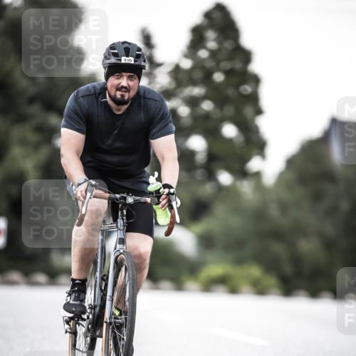 21.06.2026 - 29. Vierlanden-Triathlon H.Heesch http://msf.ph/oto/9902643 21.06.2026 10:13:57 Radfahren 190, 330 meine-sportfotos.de