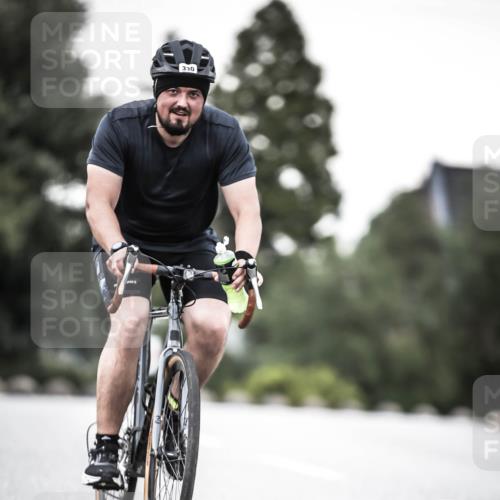 21.06.2026 - 29. Vierlanden-Triathlon H.Heesch http://msf.ph/oto/9902648 21.06.2026 10:13:58 Radfahren 190, 330 meine-sportfotos.de