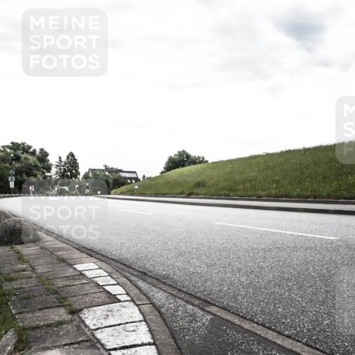 21.06.2026 - 29. Vierlanden-Triathlon H.Heesch http://msf.ph/oto/9902760 21.06.2026 09:53:35 Radfahren 51, 74, 79 meine-sportfotos.de
