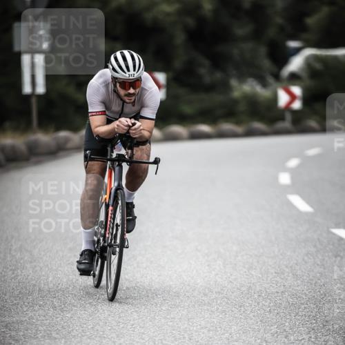 21.06.2026 - 29. Vierlanden-Triathlon H.Heesch http://msf.ph/oto/9902995 21.06.2026 10:05:35 Radfahren 5, 135, 175, 312 meine-sportfotos.de