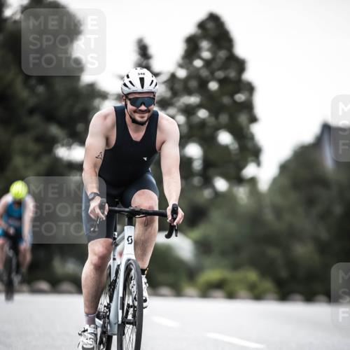 21.06.2026 - 29. Vierlanden-Triathlon H.Heesch http://msf.ph/oto/9903110 21.06.2026 10:07:07 Radfahren 83, 344, 348 meine-sportfotos.de