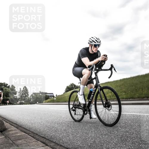 21.06.2026 - 29. Vierlanden-Triathlon H.Heesch http://msf.ph/oto/9903139 21.06.2026 10:04:22 Radfahren 75, 90, 260, 324, 350, 379 meine-sportfotos.de