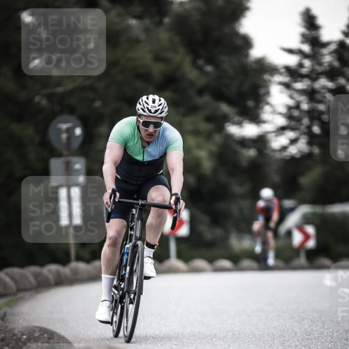 21.06.2026 - 29. Vierlanden-Triathlon H.Heesch http://msf.ph/oto/9903172 21.06.2026 10:07:56 Radfahren 7, 59, 104, 167, 220, 305, 320, 334 meine-sportfotos.de