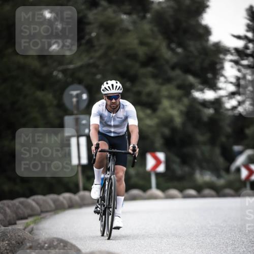 21.06.2026 - 29. Vierlanden-Triathlon H.Heesch http://msf.ph/oto/9903195 21.06.2026 10:08:11 Radfahren 38, 371, 373 meine-sportfotos.de