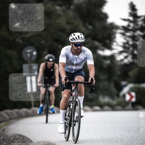 21.06.2026 - 29. Vierlanden-Triathlon H.Heesch http://msf.ph/oto/9903200 21.06.2026 10:08:12 Radfahren 38, 371, 373 meine-sportfotos.de