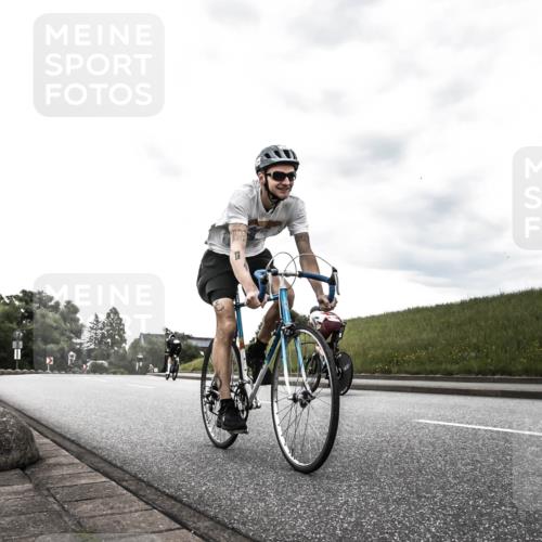 21.06.2026 - 29. Vierlanden-Triathlon H.Heesch http://msf.ph/oto/9903260 21.06.2026 10:06:19 Radfahren 354 meine-sportfotos.de