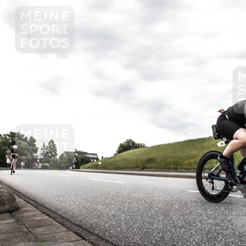 21.06.2026 - 29. Vierlanden-Triathlon H.Heesch http://msf.ph/oto/9903468 21.06.2026 10:10:23 Radfahren 255, 295 meine-sportfotos.de