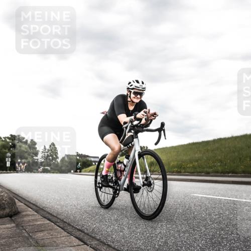 21.06.2026 - 29. Vierlanden-Triathlon H.Heesch http://msf.ph/oto/9903471 21.06.2026 10:10:24 Radfahren 255, 295 meine-sportfotos.de