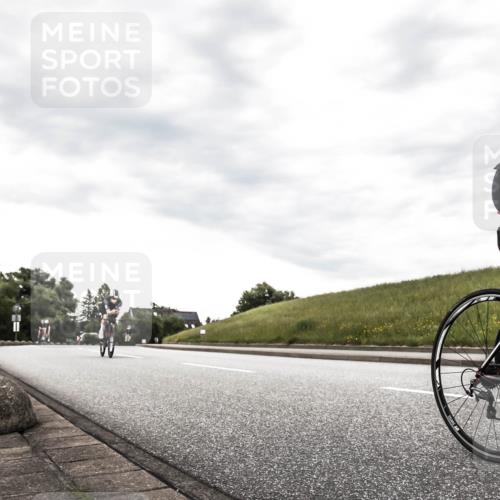 21.06.2026 - 29. Vierlanden-Triathlon H.Heesch http://msf.ph/oto/9903651 21.06.2026 10:13:28 Radfahren 9, 26, 75, 90, 276 meine-sportfotos.de