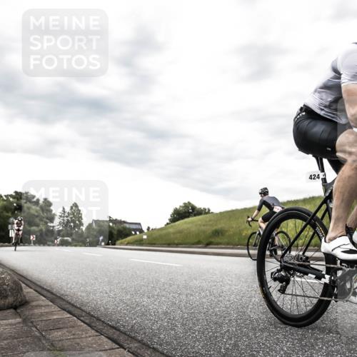 21.06.2026 - 29. Vierlanden-Triathlon H.Heesch http://msf.ph/oto/9903740 21.06.2026 10:15:09 Radfahren 129, 156, 424 meine-sportfotos.de