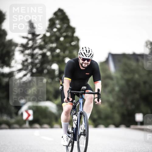 21.06.2026 - 29. Vierlanden-Triathlon H.Heesch http://msf.ph/oto/9903742 21.06.2026 10:18:37 Radfahren 442, 446 meine-sportfotos.de