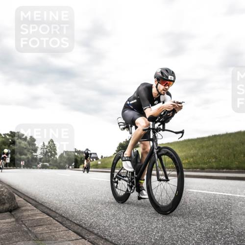 21.06.2026 - 29. Vierlanden-Triathlon H.Heesch http://msf.ph/oto/9903749 21.06.2026 10:15:16 Radfahren 23, 33, 111 meine-sportfotos.de