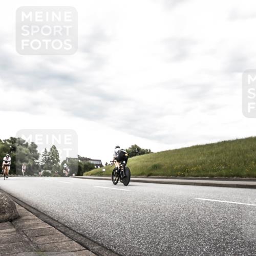 21.06.2026 - 29. Vierlanden-Triathlon H.Heesch http://msf.ph/oto/9903790 21.06.2026 10:15:39 Radfahren 98, 449, 467 meine-sportfotos.de